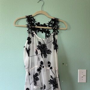 Lulumari Black and White Floral Lace Top
